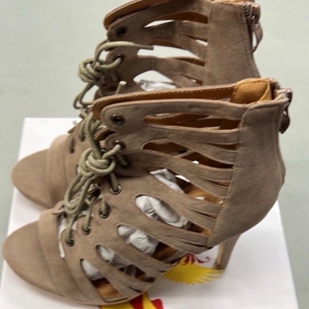 Stylish Tan Women's Shoes - Picture 2 of 7